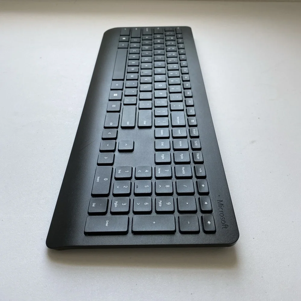 Microsoft - 900 Desktop Wireless Keyboard with USB Receiver - Works Great‎